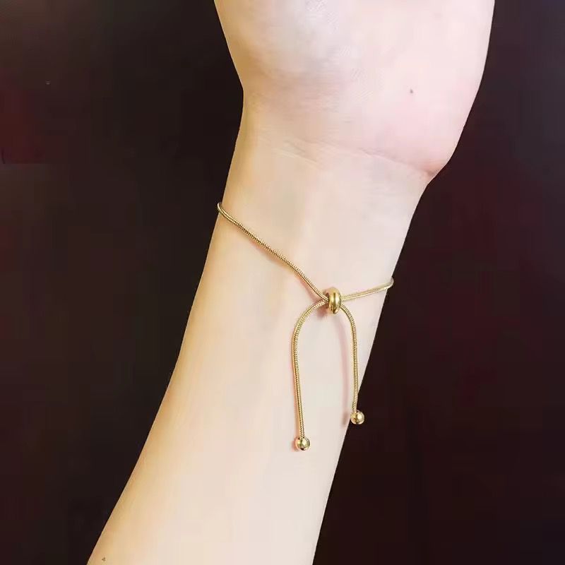 Adjustable chain brecelt
