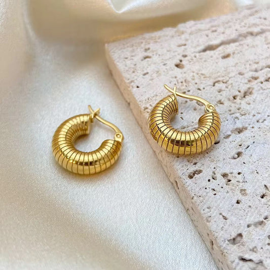 Round hoop Earring | Classic Everyday Glam