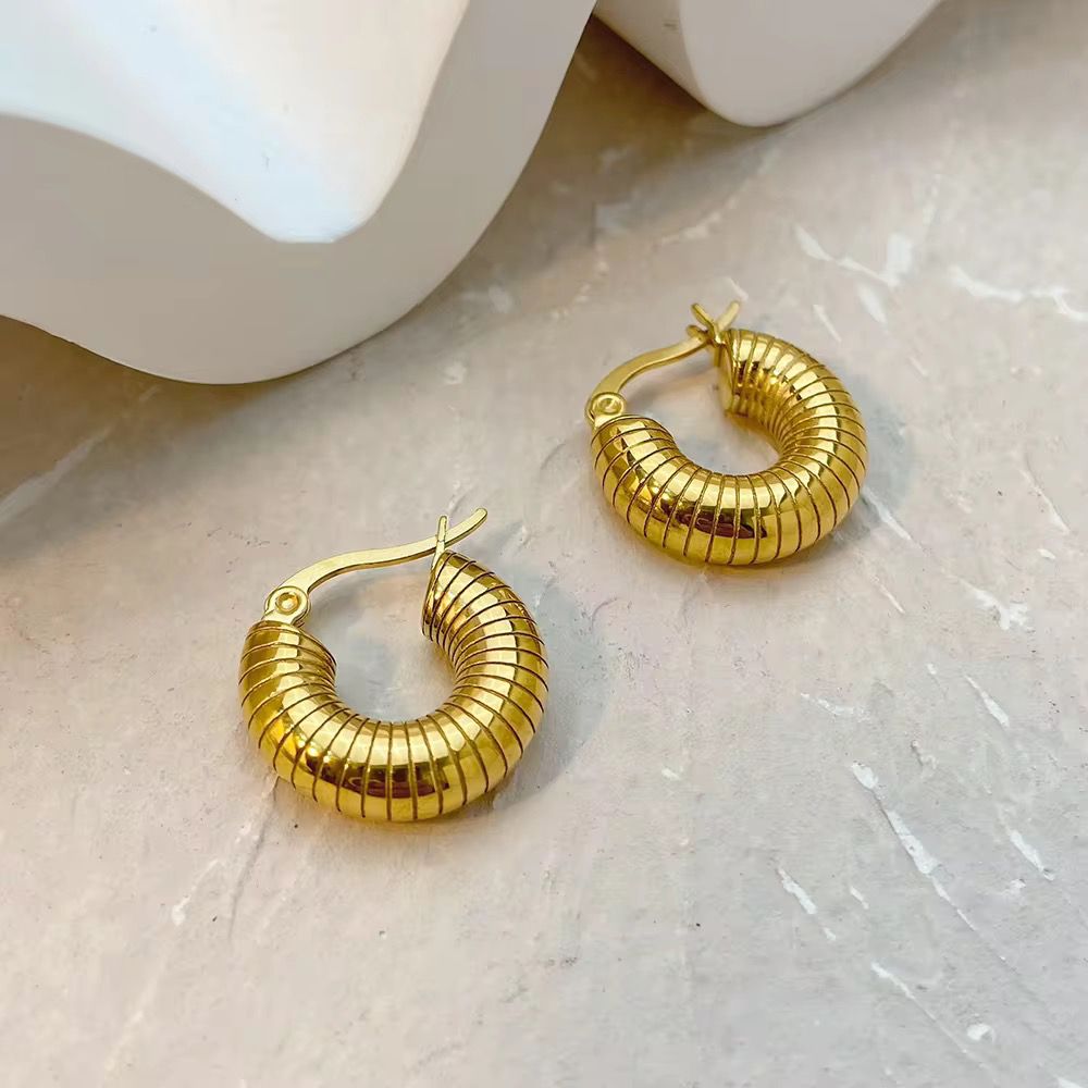 Round hoop Earring | Classic Everyday Glam