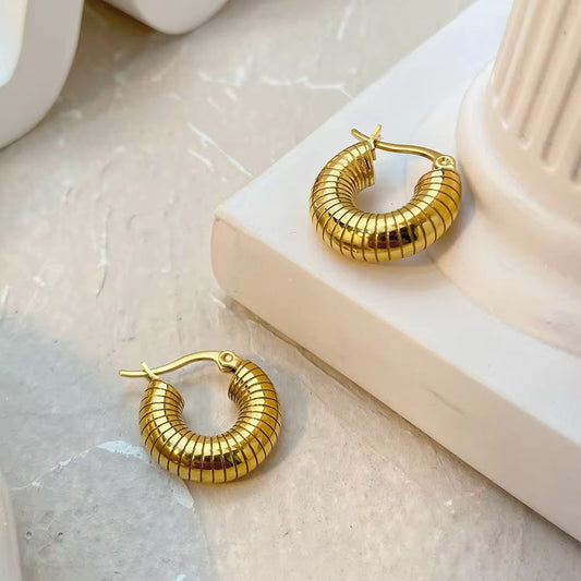 Round hoop Earring | Classic Everyday Glam
