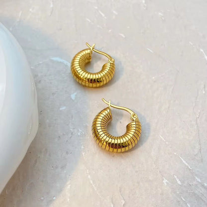 Round hoop Earring | Classic Everyday Glam